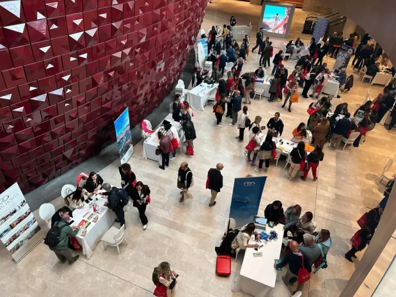 Gattinoni Travel istanbul toplantı katılımcıları event alanında