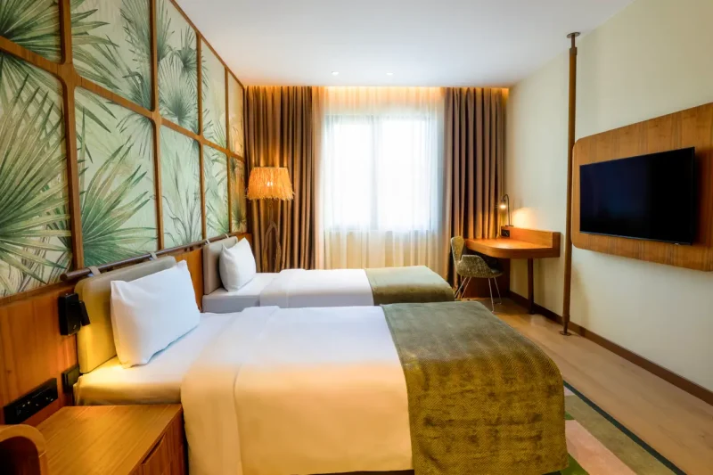 ibis Styles İstanbul Kurtköy otelinin şık ve modern tasarıma sahip otel odası.