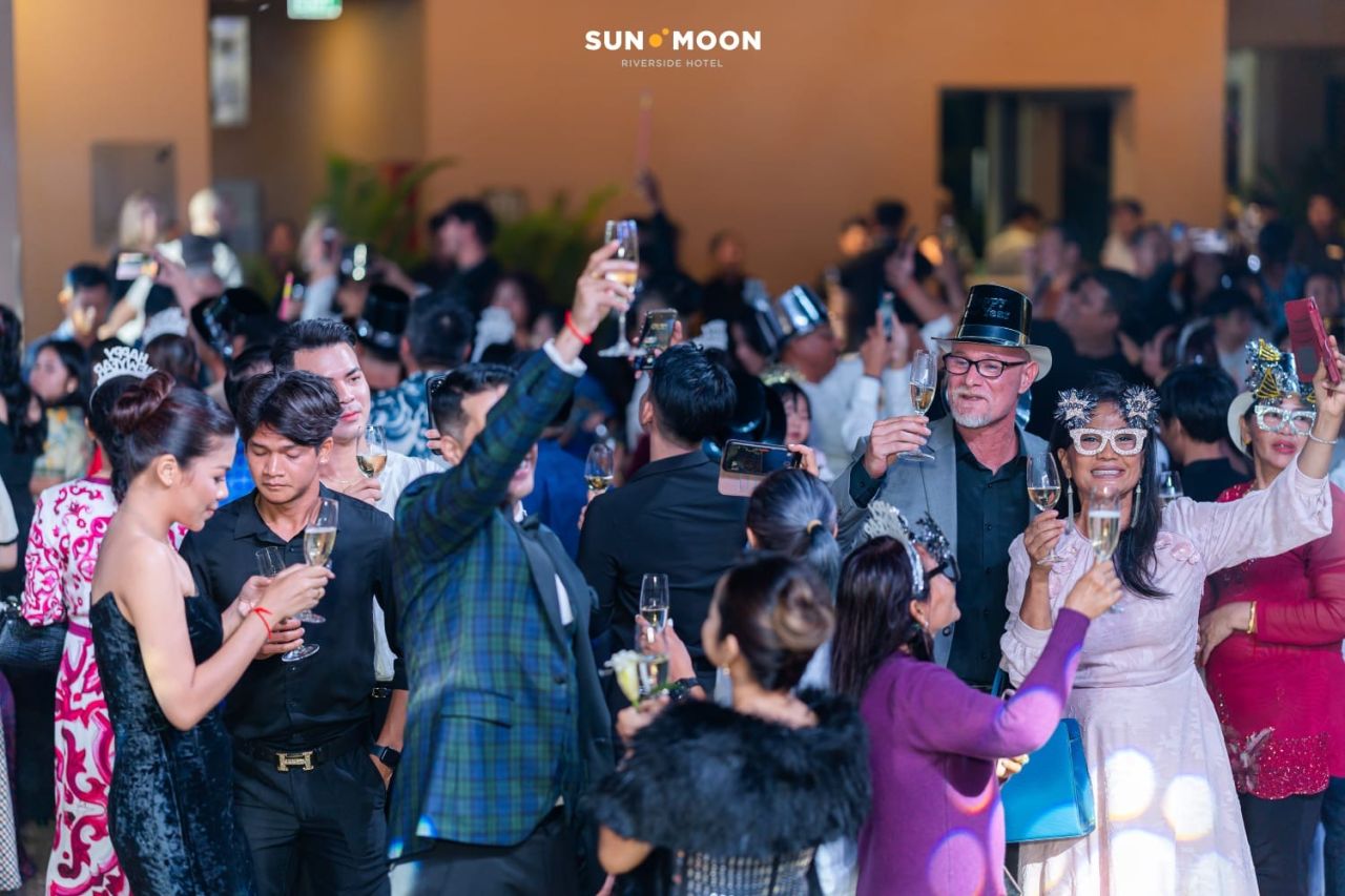 SUN & MOON, Riverside Hotel Hosts Unforgettable “GLAM GALA” New Year’s Eve Party, Surpassing Expectations