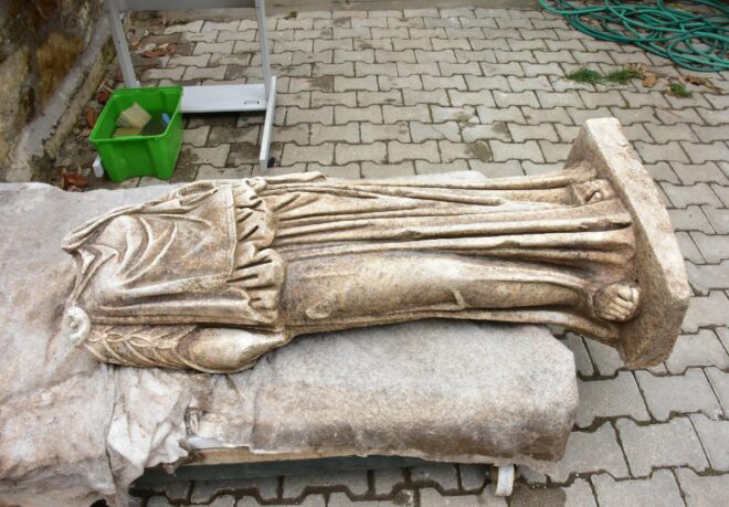 Metropolis Antik Kenti Torbalı heykel