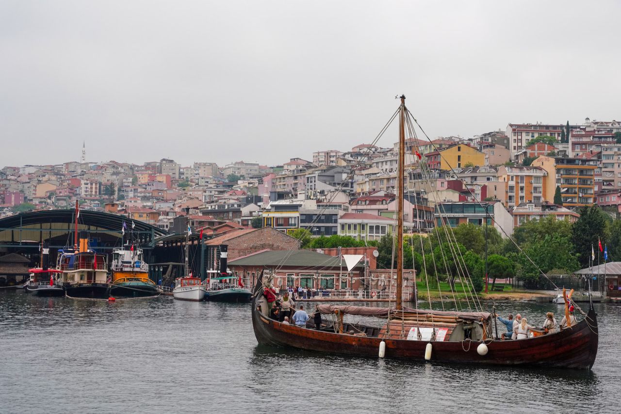 viking yelkenlisi istanbul da