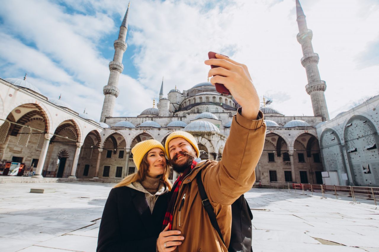 istanbul turizmi turist çift camii de selfie
