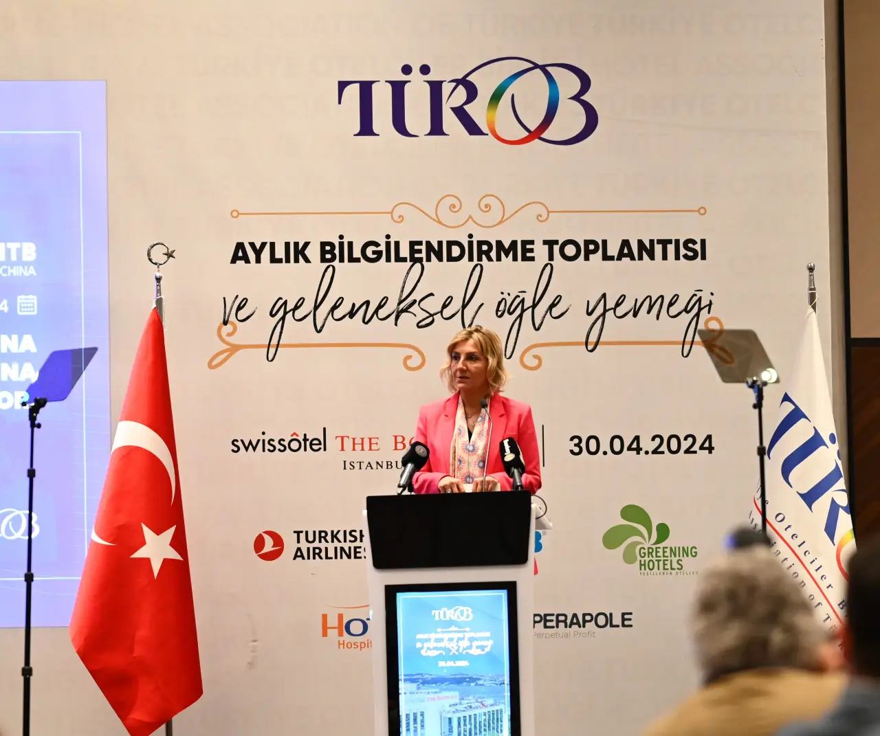 Müberra Eresin Nisan ayı TÜROB Aylık Bilgilendirme Toplantısında konuşurken