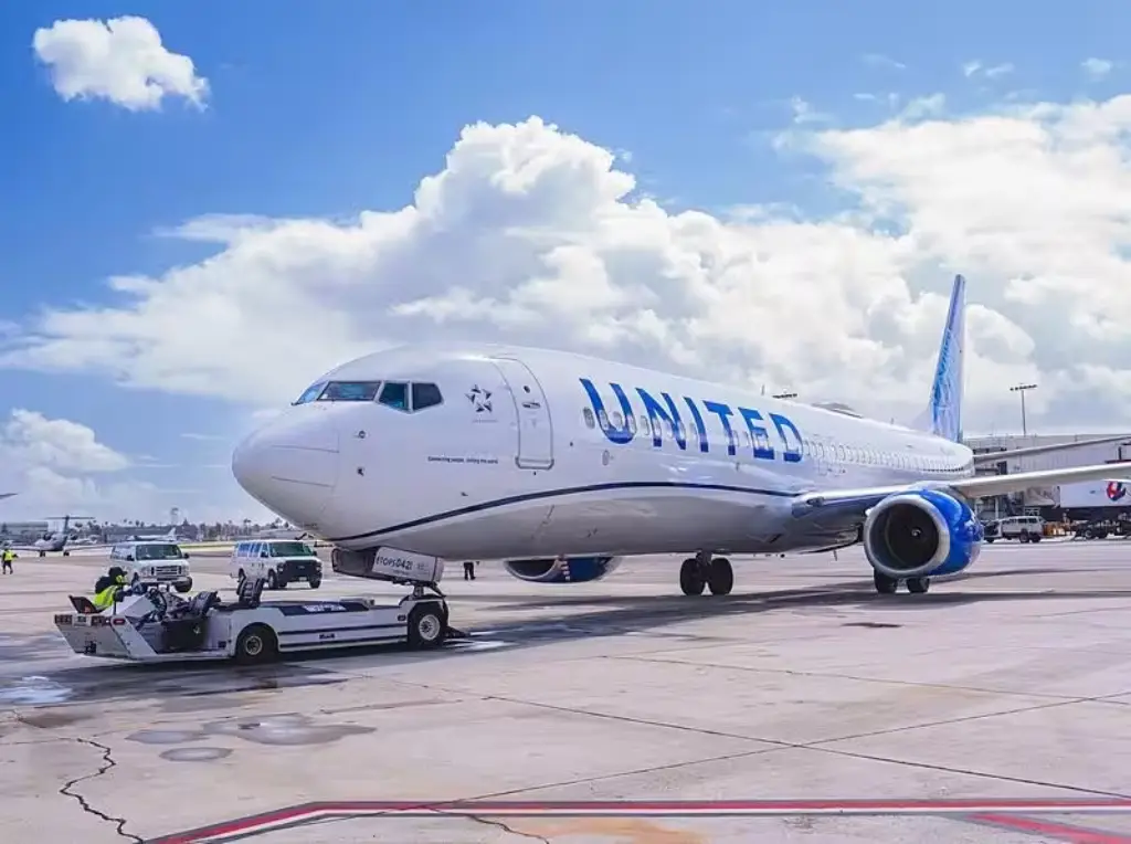 United Airlines Boeing 737 Max 9 uçağı Los Angeles Havalimanında park halinde