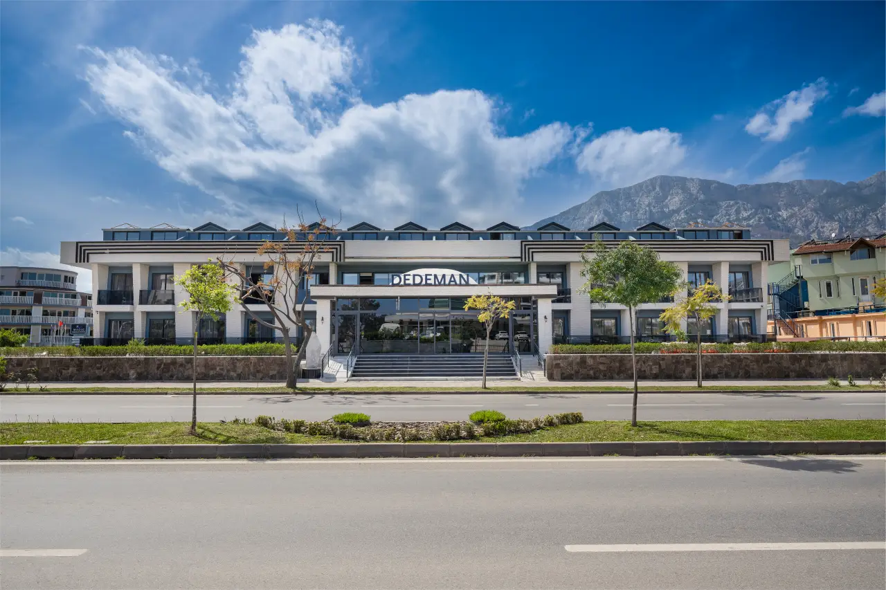 Dedeman Kemer Resort giriş ön cephe