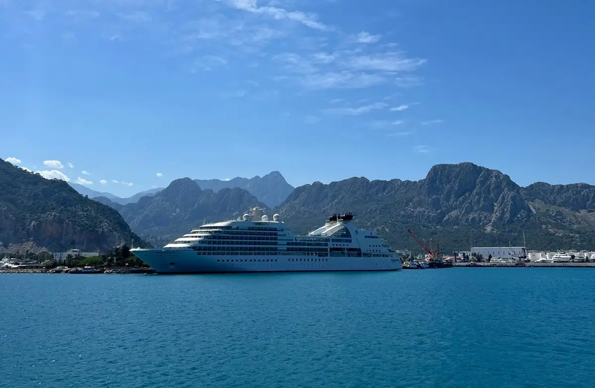 QTerminals Antalya Seabourn Quest cruise gemisini ağırladı