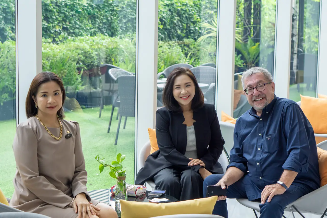 Suat Tore at Modena by Fraser Bangkok with hotel's GM and marketing Communication manager