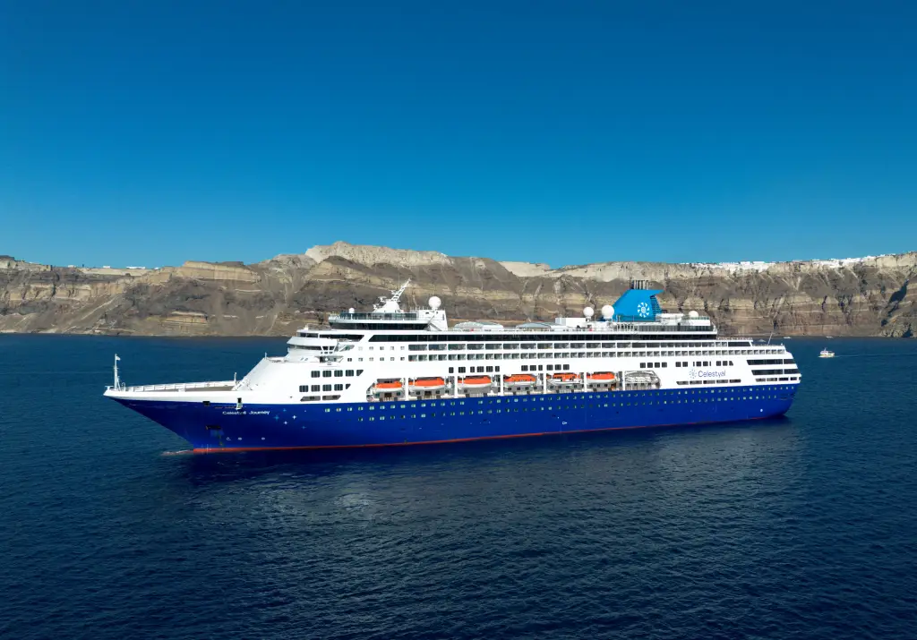 Celestyal Cruise ait Journey gemisi Santorini de