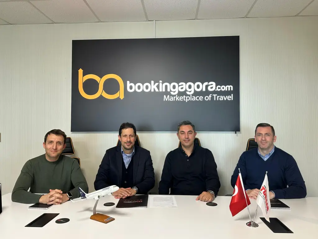 BookingAgora ve Lufthansa yöneticileri iş birliği imza töreninde.