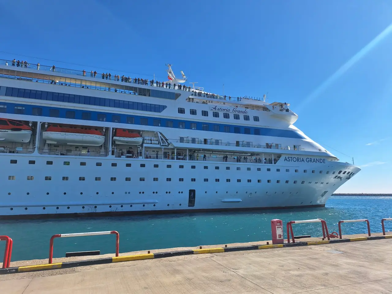 M/V Astoria Grande, QTerminals Antalya Limanı’na Demir Attı
