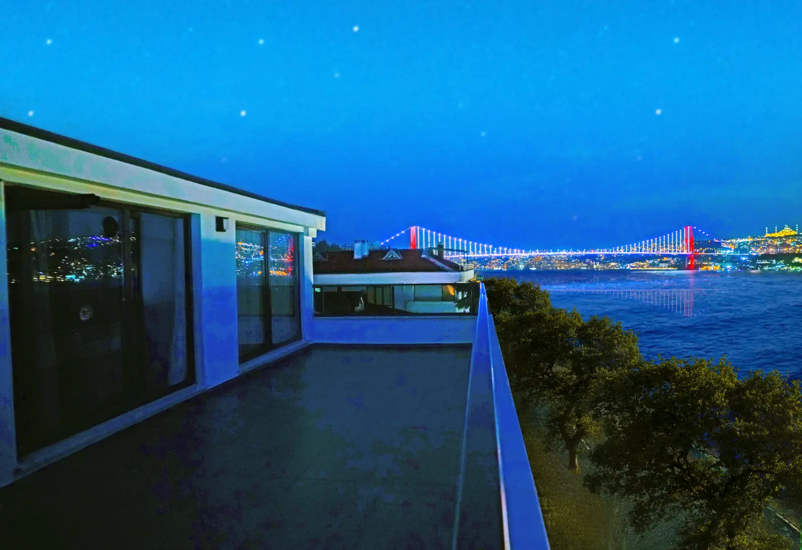 Elite World Homes İstanbul gece Boğaz manzarası