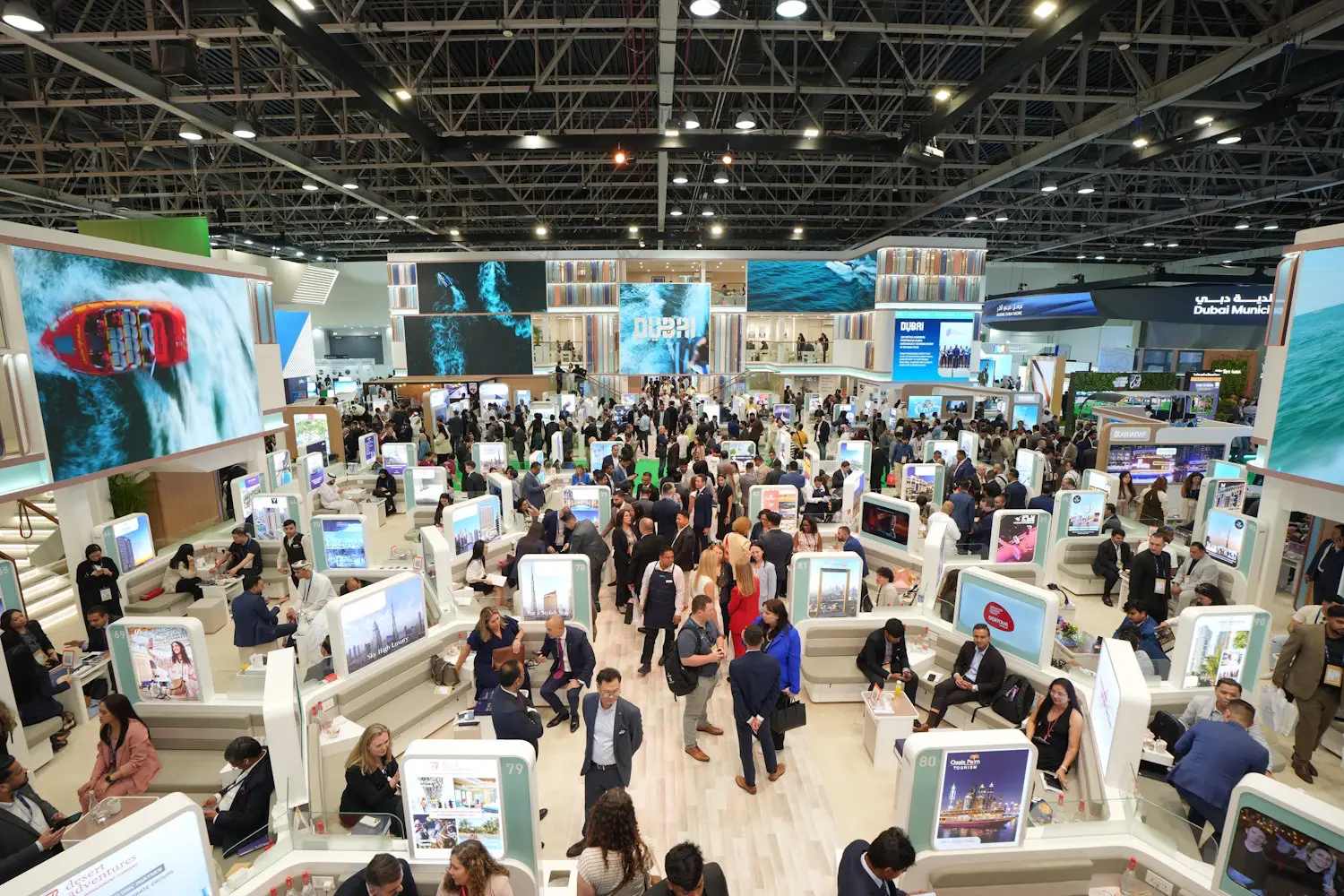 Arabian Travel Market 2025’te Dubai standı yoğun ziyaretçi akınına uğruyor.