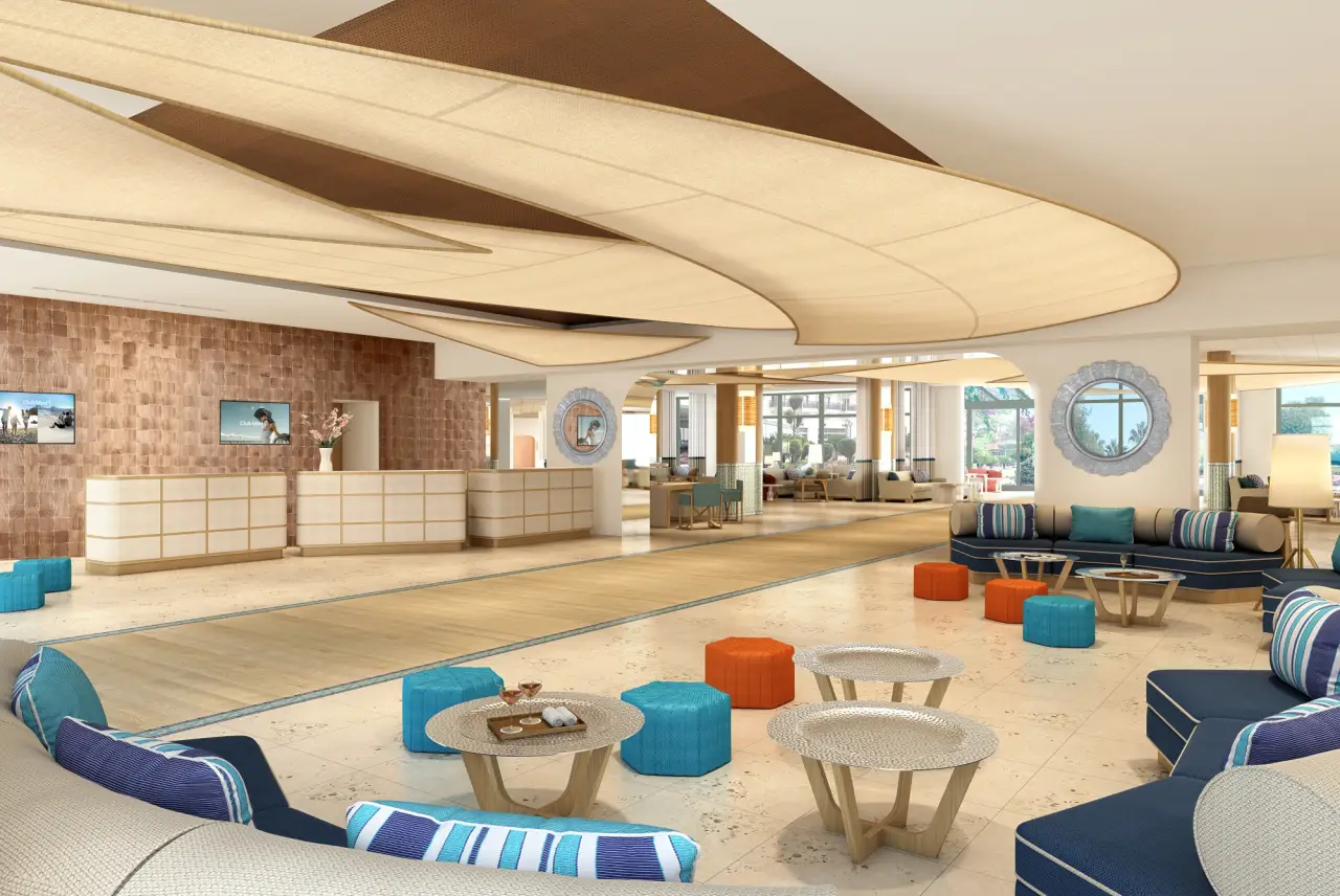 Club Med Palmiye Hotel bölümünün marina chic konseptiyle yenilenen lobi alanı