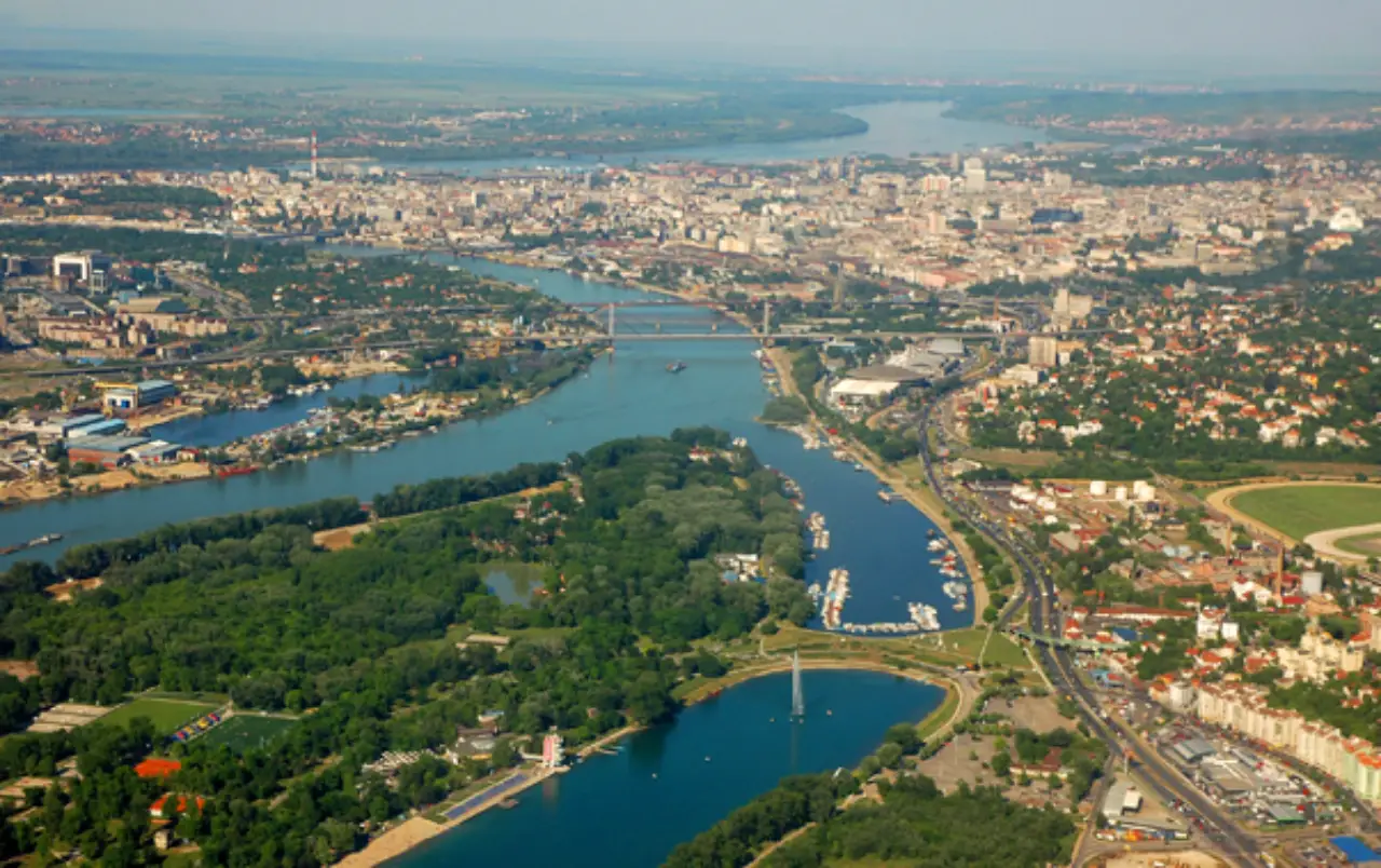 Uçaktan Belgrad şehir görünüşü