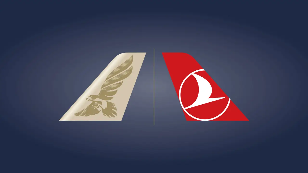 Gulf Air ve Türk Hava Yolları’nı simgeleyen uçak kuyruk logolarının yan yana görseli.