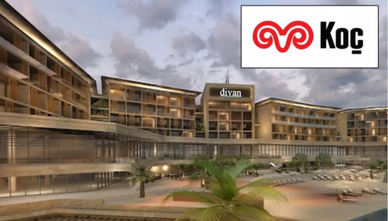 Modern mimariye sahip Divan Talya Oteli’nin yenilenmiş görünümü, Antalya sahilinde gün batımı ışığında
