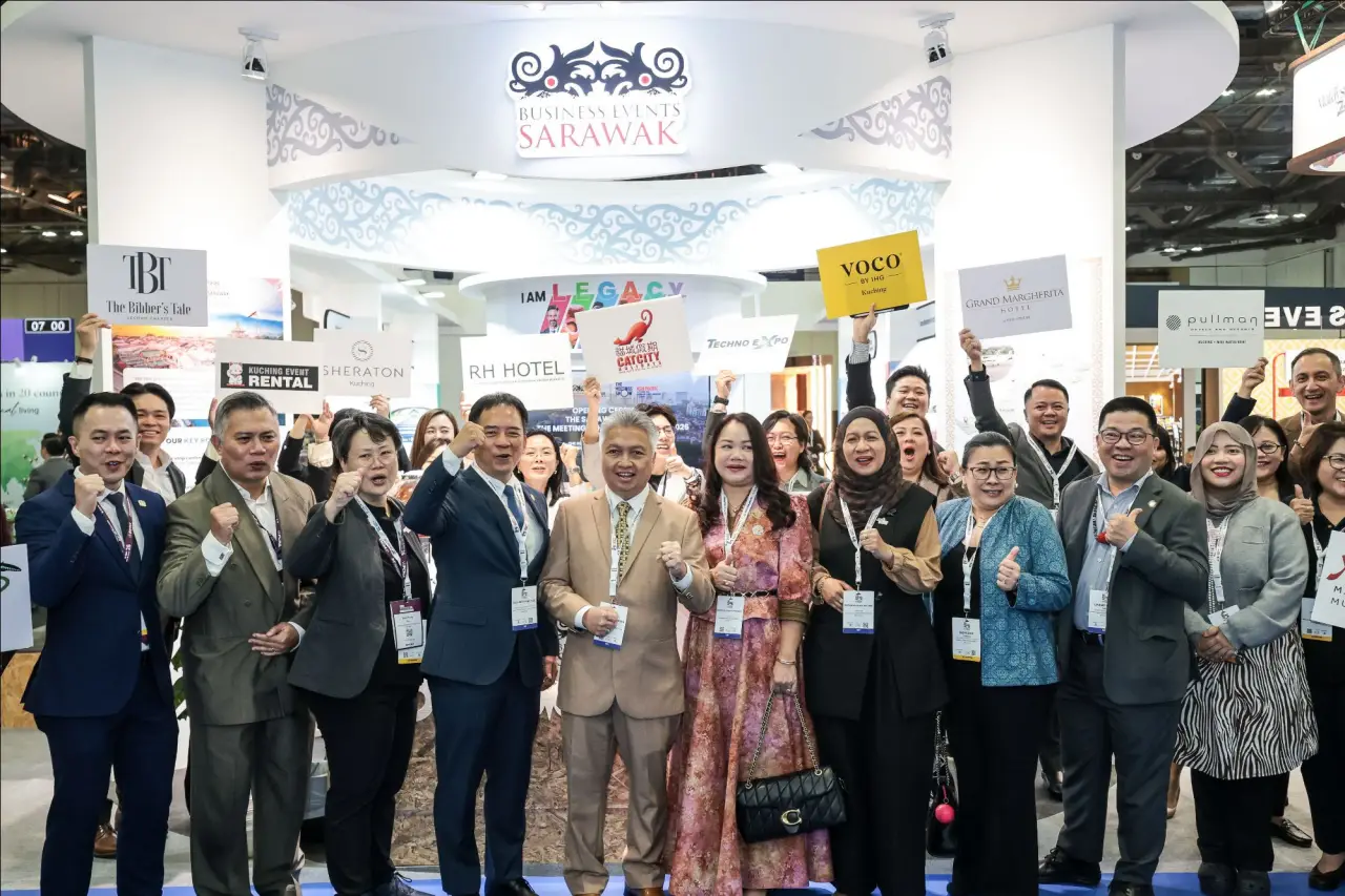 The Hon. Datuk Snowdan Lawan opens the pavilion this morning at Marina Bay Sands, Singapore.