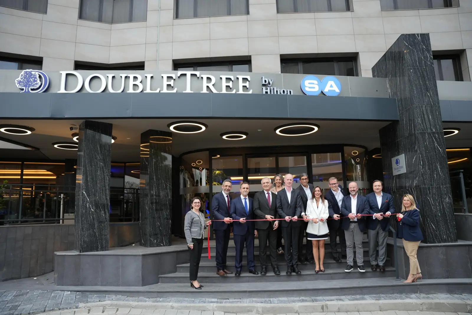 DoubleTree by Hilton İstanbul Maçka açılış töreni kurdele kesimi