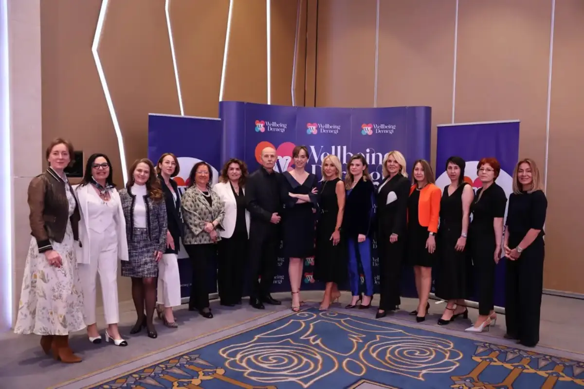 IV. Wellbeing Konferansı katılımcıları The Grand Tarabya'da toplu fotoğraf
