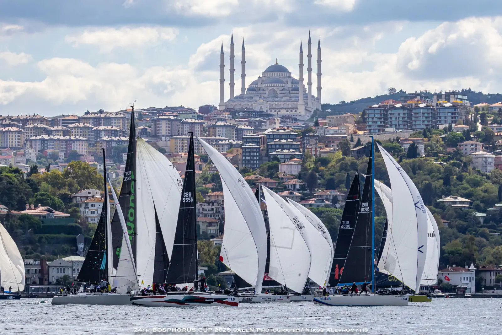 Bosphorus Cup yelken yarışı, İstanbul Boğazı'nda Çamlıca Camii önünde